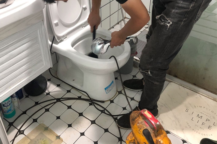 玉泉马桶堵塞自己疏通还是找师傅？专业上门服务让你省时更省心